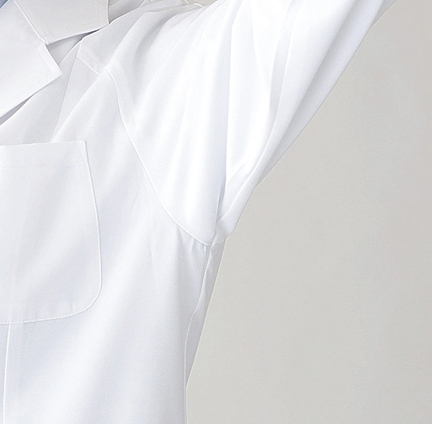 腕の上げ下ろしも快適
ゆとりのある袖ぐりで腕の上げ下ろしも快適です。 腕の上げ下ろしも快適
ゆとりのある袖ぐりで腕の上げ下ろしも快適です。