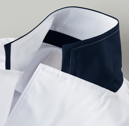 裏側にも
上衿の裏側もネイビーカラーです。 裏側にも
上衿の裏側もネイビーカラーです。