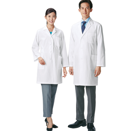 動きやすい、
ハーフ丈のシングルタイプ
高めの位置のベルトでウエストをシェイプし、すっきりとバランスよく。