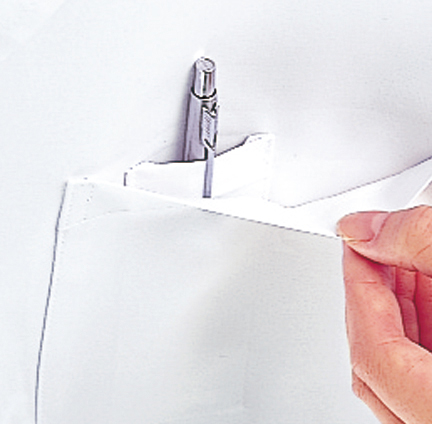 ペン差し用ポケット
胸ポケット内に、ペン類を収納するためのポケット付。