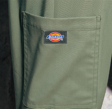 ディッキーズのロゴ入り
クリップonタイマーポケット タイマーなどをいくつも付けるのに適した小分けポケット。 ディッキーズのロゴ入り
クリップonタイマーポケット タイマーなどをいくつも付けるのに適した小分けポケット。