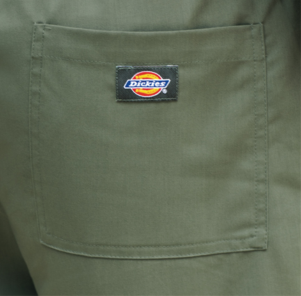 後ろ右ポケット付
ディッキーズロゴ入り後ろ右ポケット付き。
