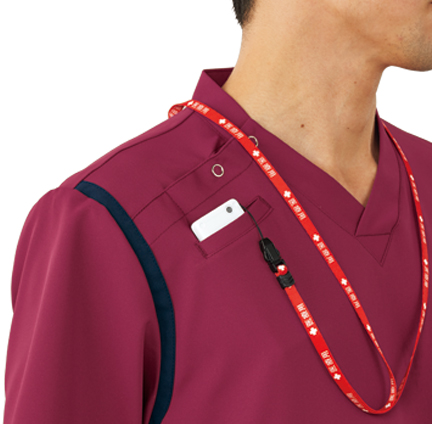 携帯・PHSが落ちにくい
ポケット
右胸上部に、かがんでも落ちにくい携帯・PHS用ポケット付。 携帯・PHSが落ちにくい
ポケット
右胸上部に、かがんでも落ちにくい携帯・PHS用ポケット付。