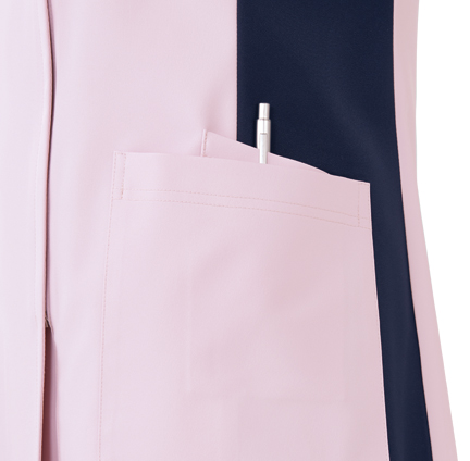 収納力抜群なポケット
両腰ポケットは、収納力抜群で整理しやすい内ポケット付。