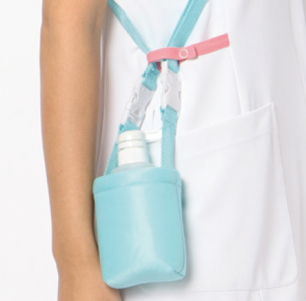 右腰上部のポケットに
付属ループ付き
右腰上部の箱ポケット口付属ループは、頻繁に使うものの取り付けや、消毒液ポーチを留めることにも適しています。