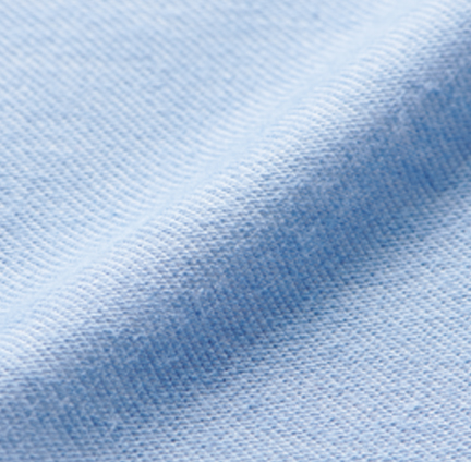 肌触りのよいニット素材
肉厚で柔らかく肌触りのよい杢調のニット素材。