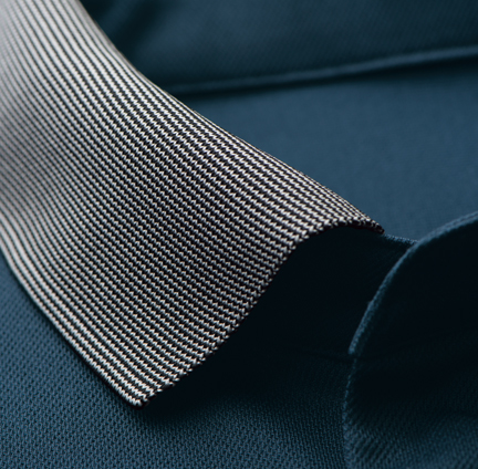 シンプルなリブ編み
シンプルなデザインにリブ編みの衿がアクセント。