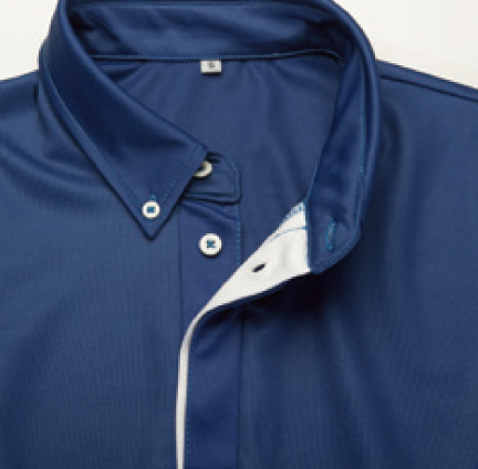 周りの人に配慮された衿元
ボタンが人に当たらない比翼仕立て。
割れにくいシリコンボタンを使用。
前立ては2枚重ねで配色ラインがアクセント。