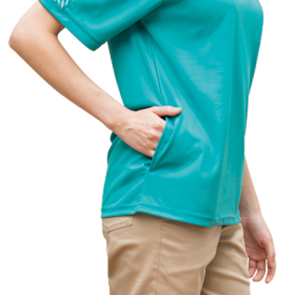 両腰のスリットポケット
すっきり見えてしっかり収納できる両腰のスリットポケット