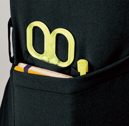 ペン差しポケット
右側のポケット内にペン差しポケットがついています。