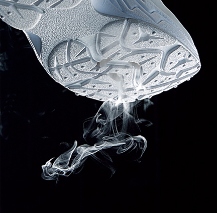 通気口（靴底）
シューズの中を一日中爽やかに保ちます。