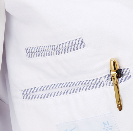 内ポケットが充実
内ポケットに小型のポケットとペン差し付。小さなメモ帳や名刺を収納できます。