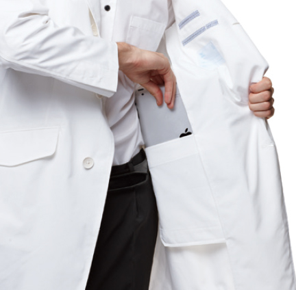 タブレットが入る内ポケット
内ポケットにタブレット型PCも入れることができます。（横幅：約200mm以内、厚さ：約10mm以内）