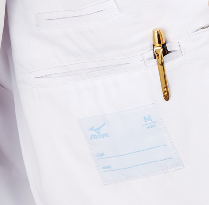 小型のポケットとペン差し付
内ポケットに小型のポケットとペン差し付。小さなメモ帳や名刺を収納できます。