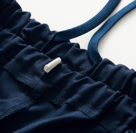 中ポケット付
2段ウエストゴム中ポケットがついてます。