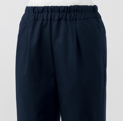 両脇ポケットで便利
両脇にポケットが付いてます。