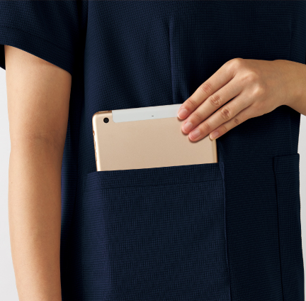 タブレットが入る
大き目のポケット
小型タブレット端末がすっぽり収まります。