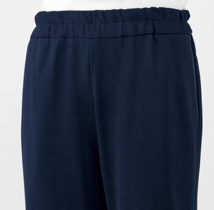 両脇ポケットで便利
両脇にポケットが付いてます。