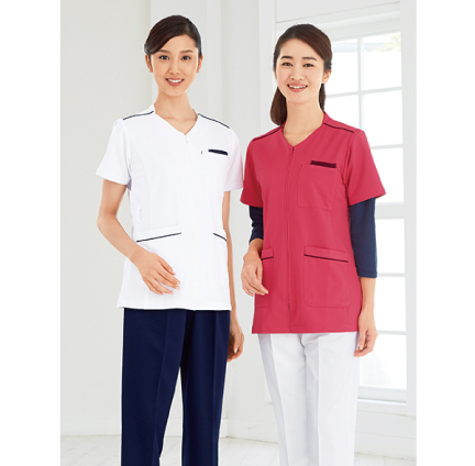 カラフルな実用ウエアが
ナースと現場のイメージを一新
医療シーンでいま注目を集めるカラフルなスクラブシリーズ。 
細部にまで追求した実用ディティールと動きやすいデザイン。 
ストレスを軽減した着心地がモチベーションアップにもつながります。